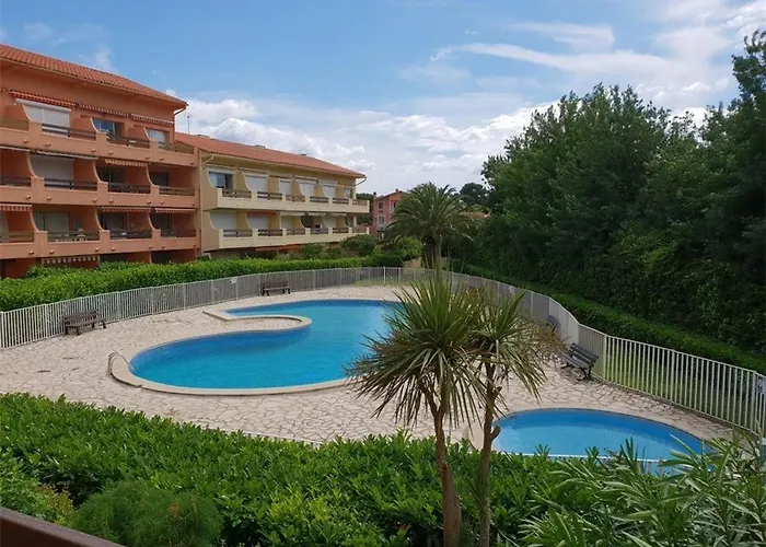 T3 Avec Mezzanine, Piscine, Parking Prive - 300m De La - - Fr-1-388-158